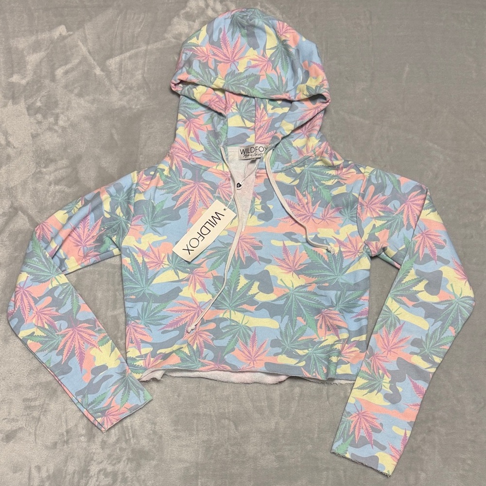 WILDFOX Cropped Camo Cannabis Leaf Hoodie Women’s Large NWT!